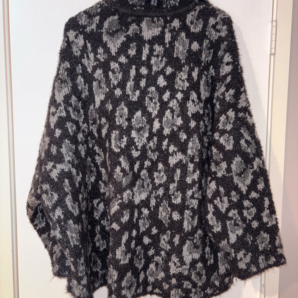 Lou & Grey Black and Gray Leopard Print Sweater Cardigan - Picture 7 of 10